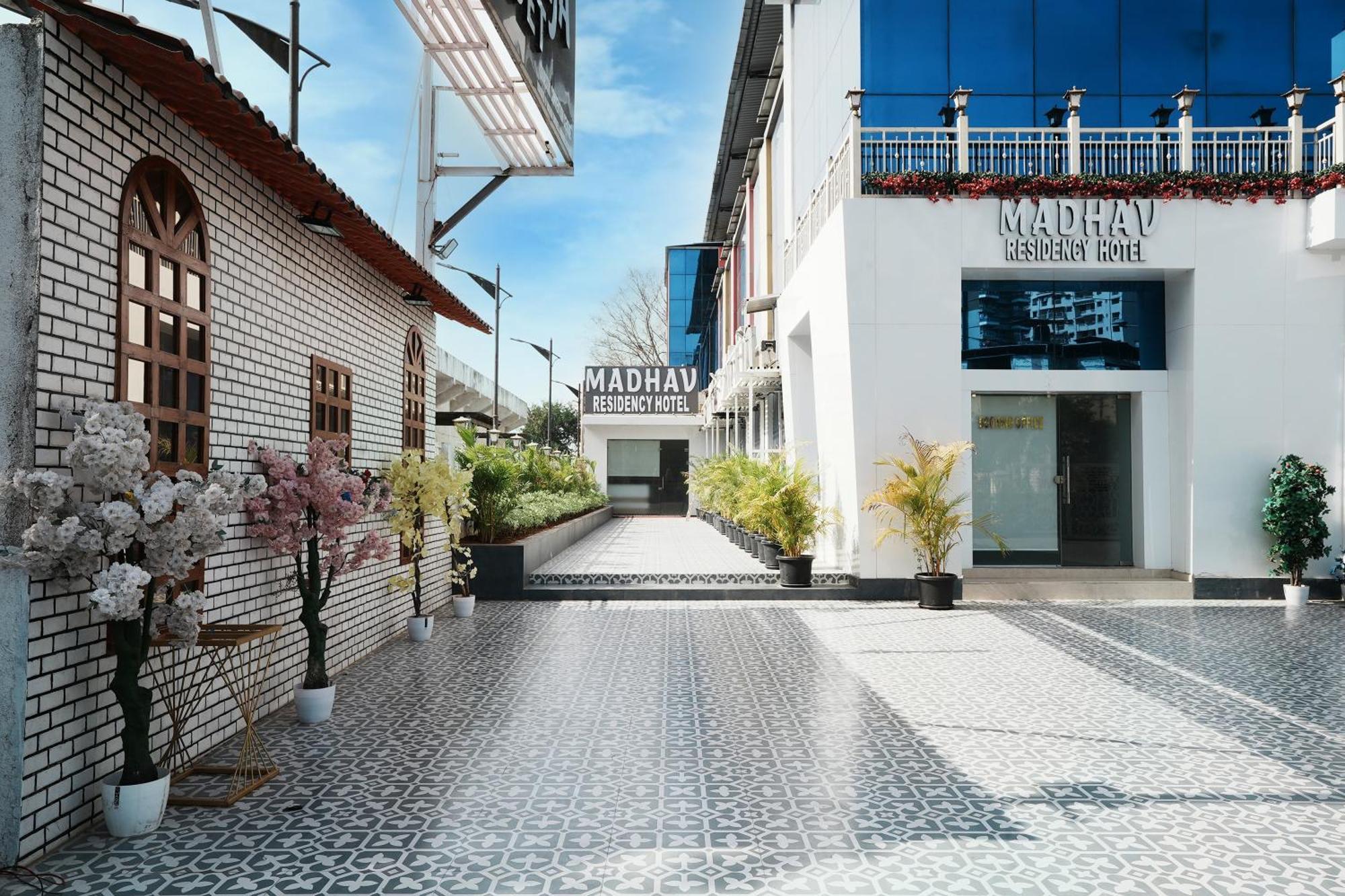 Madhav Residency Hotel & Banquet, Kalyan, Mumbai Ngoại thất bức ảnh