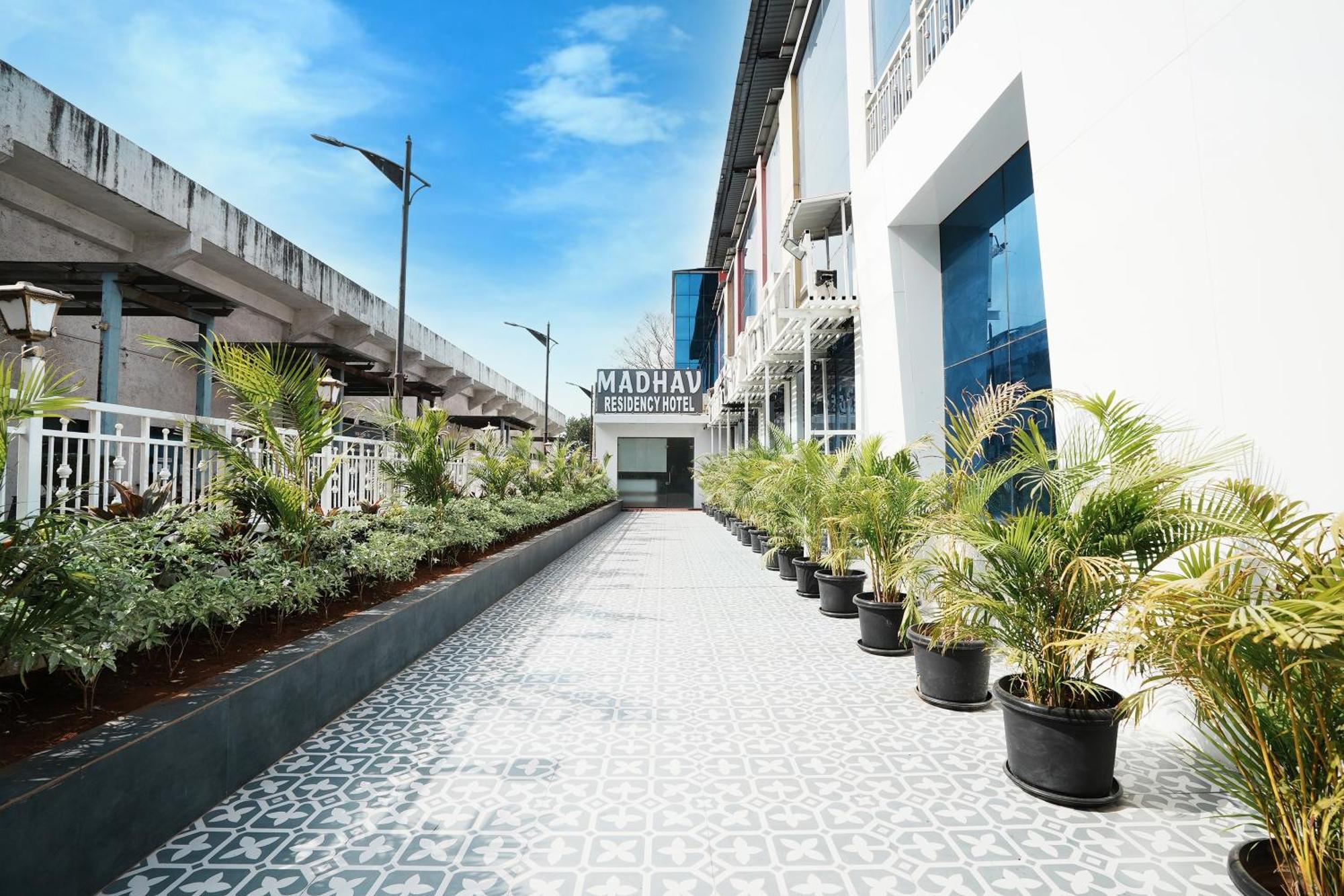 Madhav Residency Hotel & Banquet, Kalyan, Mumbai Ngoại thất bức ảnh
